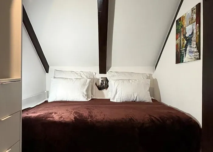 Cozy Navratilova Apartment *